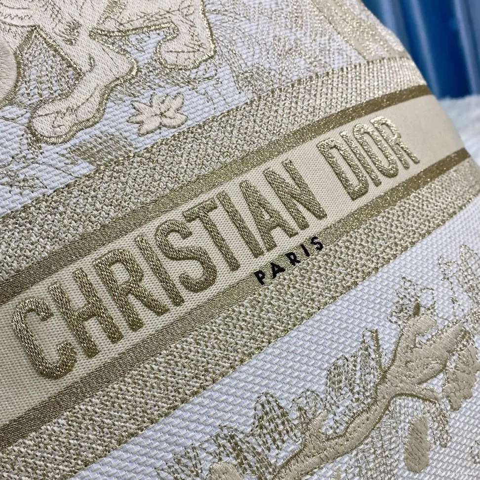 CHRISTIAN PILLOW 3.0 THROW 0816